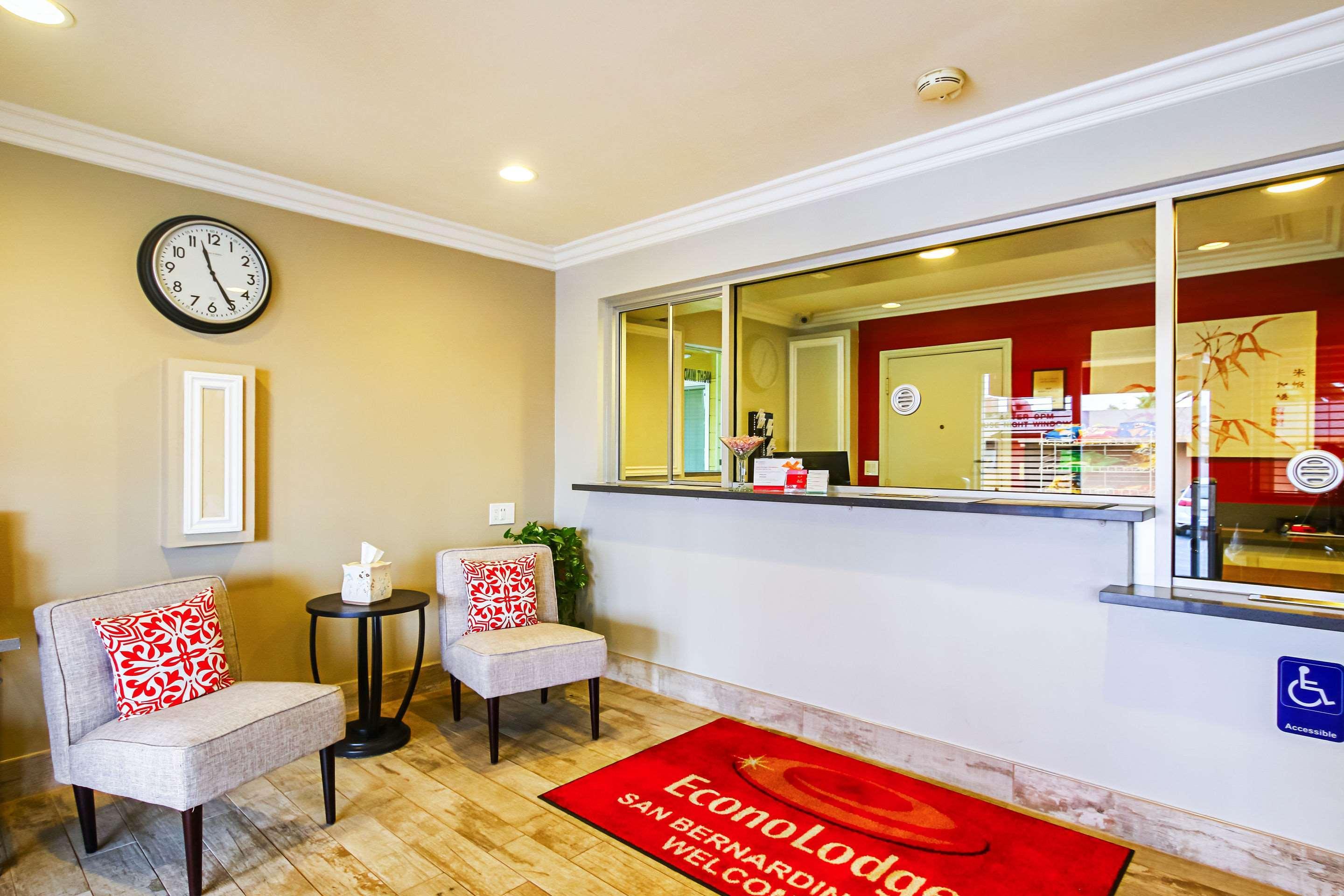 Econo I-215 Hotel 2*