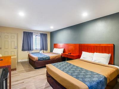 Hotel Econo I-215