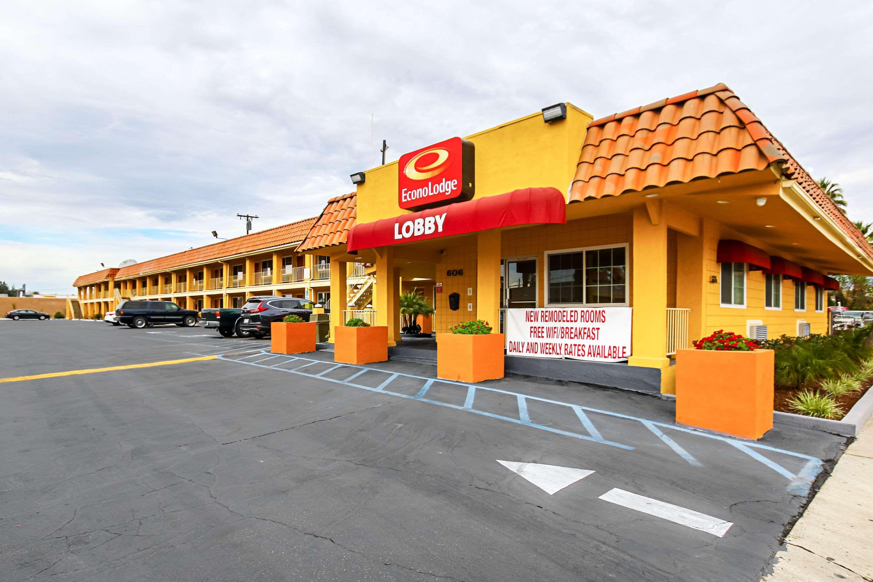 Hotel Econo I-215 2*