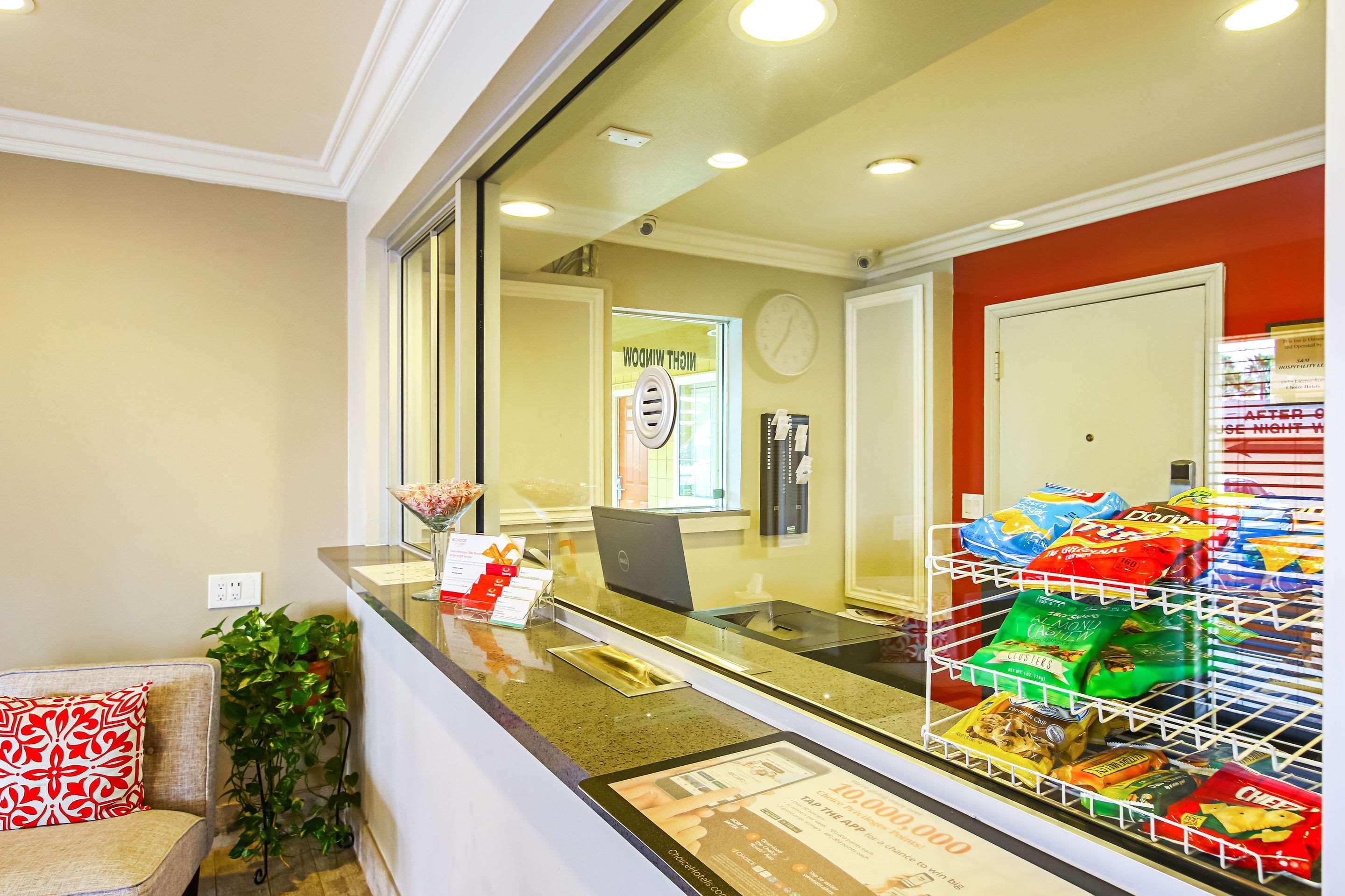 Econo I-215 Hotel