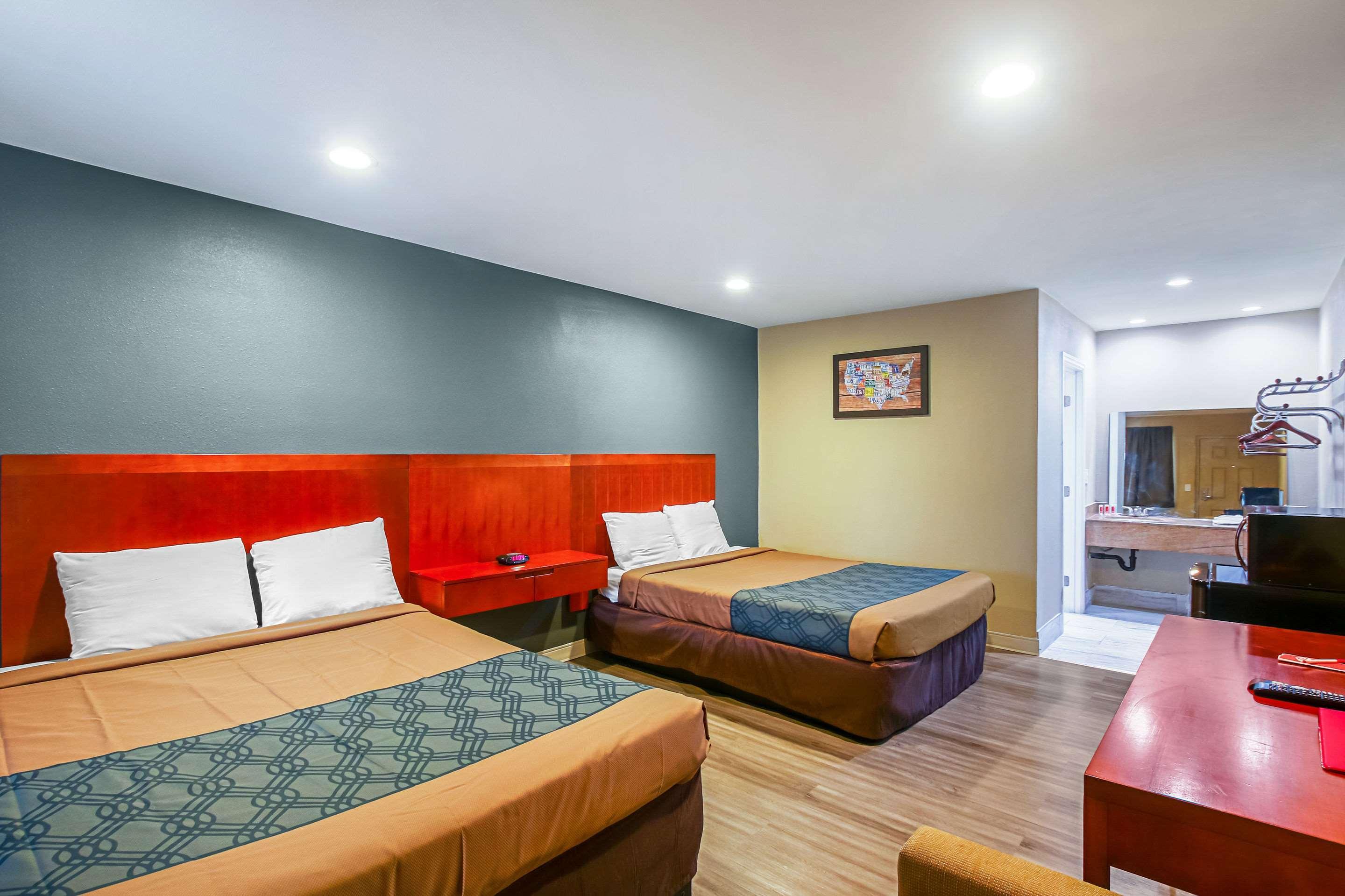 Econo I-215 Hotel