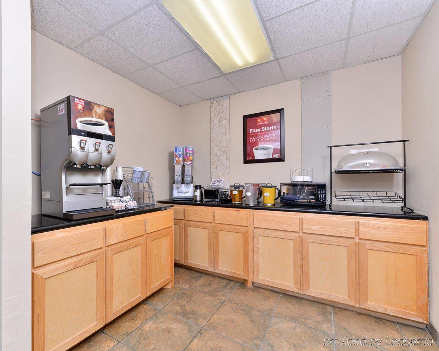 Econo I-215 Hotel 2*