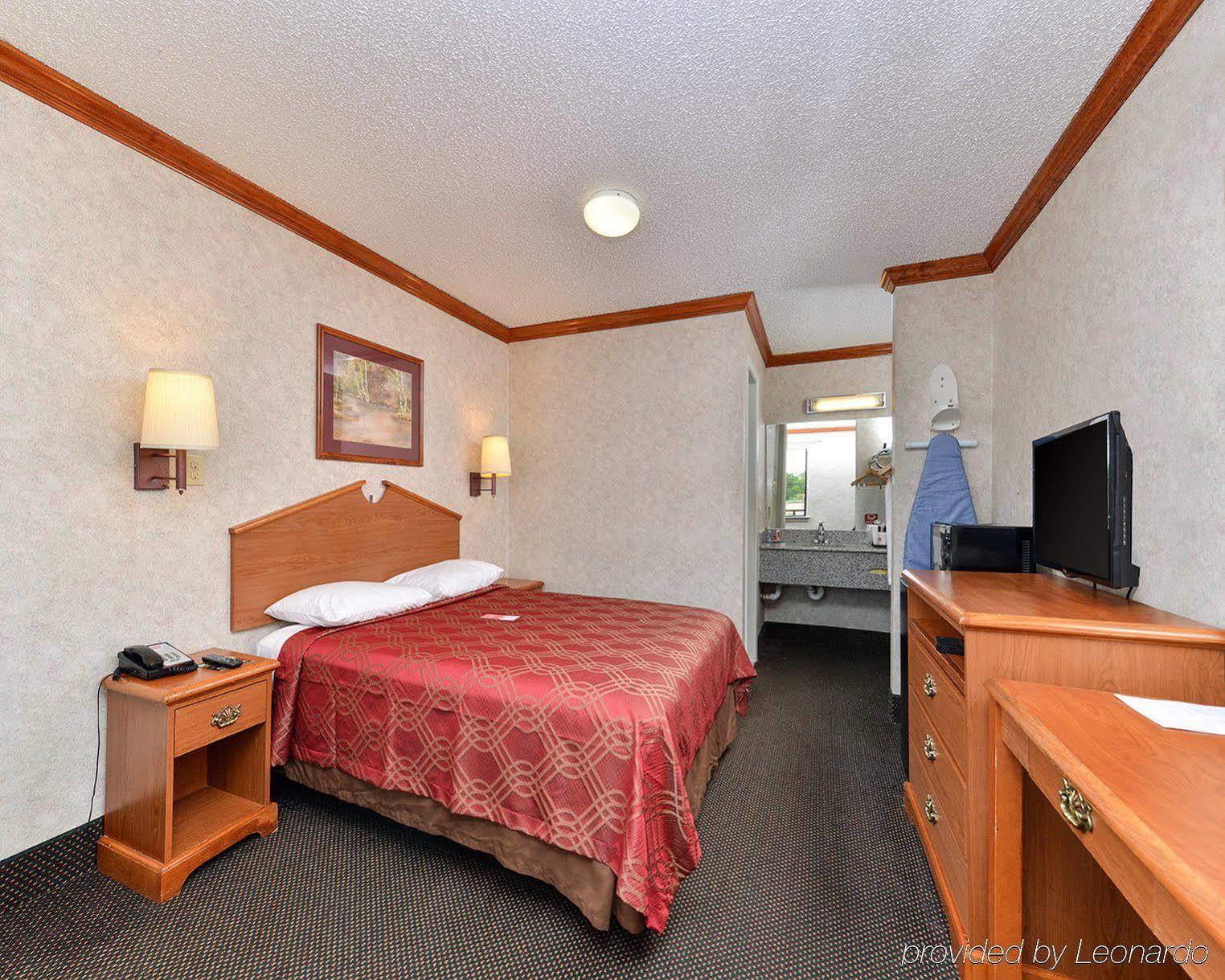 Econo I-215 Hotel 2*