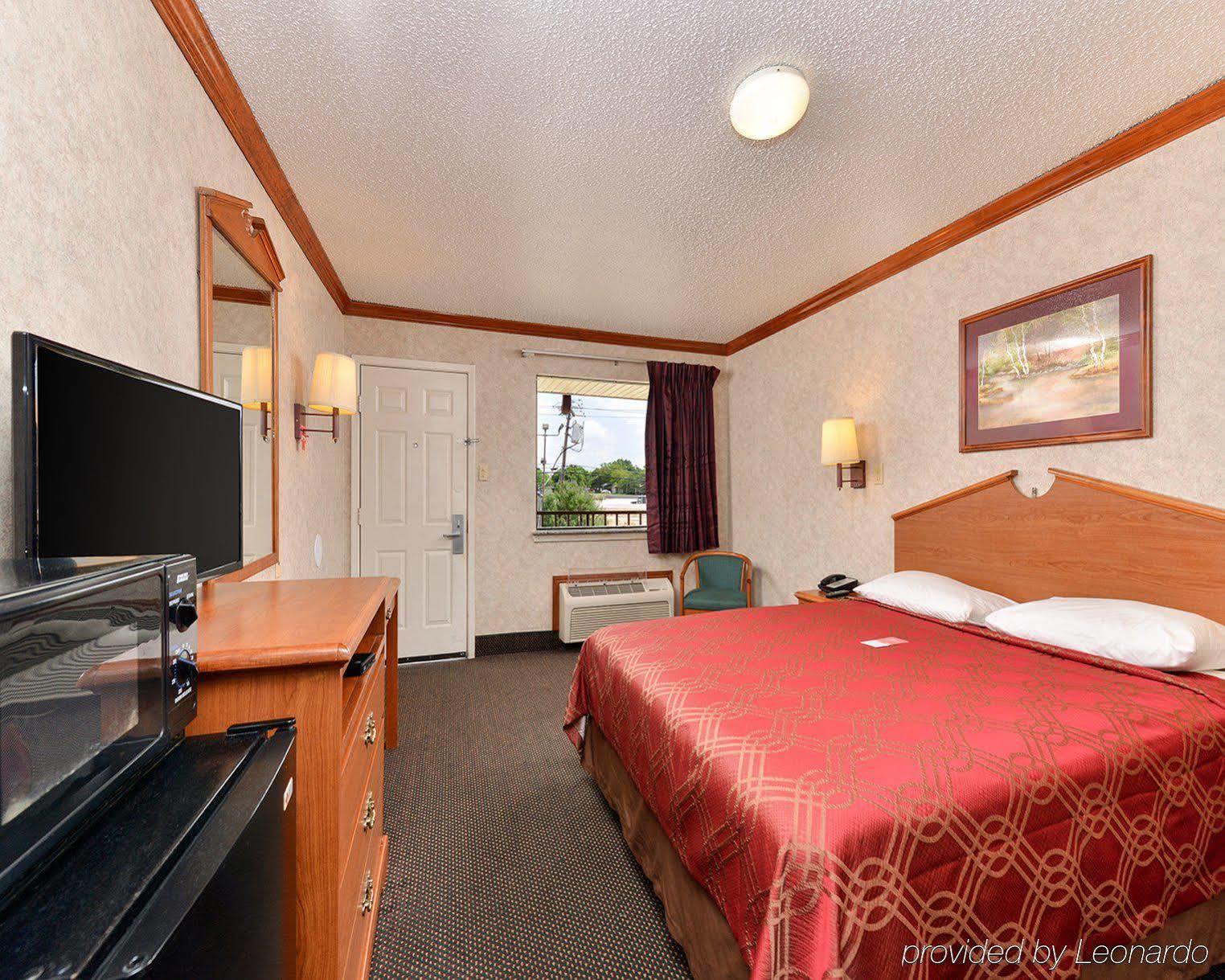 Econo I-215 Hotel 2*